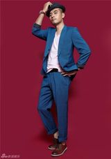 组图：陈龙“小新式”粗眉搞怪 “武松”也有可爱时