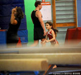 组图：小苏瑞猛练体操 奥运“种子”初长成