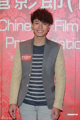 组图：陈柏宇喜获优秀演员奖 赞女友素颜漂亮