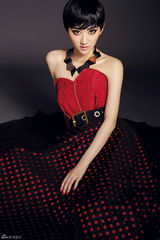 组图：景甜登《费加罗》封面 短发爽朗利落