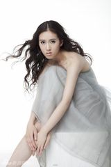 幻灯图：赵柯挑战“纯美诱惑” 俏皮灵动令人窒息