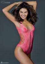 组图：阿里萨-米勒人体彩绘写真 泳装以假乱真