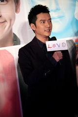 高清组图：冯绍峰出席电影《Love》首映