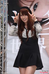 组图：波多野结衣翘腿卖萌引宅男疯狂捧场