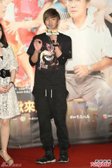 组图：獒犬林晖闵为新片造势 五月天携师弟助阵