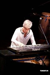 幻灯：周启生举办爵士音乐会 创作歌手不忘发掘新人