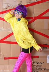 组图：包文婧全新写真古灵精怪 诠释炫彩青春