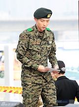 组图：李准基(李俊基)李东健等人参加第八届战友马拉松