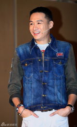 组图：王刚在京摆《家宴》 厨艺遭儿子嫌弃