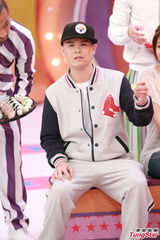 组图：黄宗泽岑丽香邓紫棋出席录影