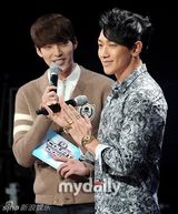 组图：Rain复出霸气夺冠 东方神起帅气回归