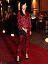 组图：白百何波点睡衣装亮相时尚活动