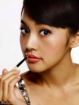 组图：张佳宁彩妆写真清新欢乐过圣诞