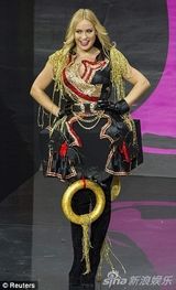 组图:2013环球小姐上演Cosplay 佳丽变身擎天柱