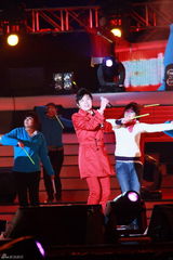 高清图：东方卫视跨年火热上演 郭富城展舞王风范