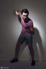 组图：张桐杂志大片曝光 鬼马帅宝享受时光