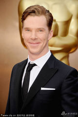 组图：卷福西装帅气亮相 将任奥斯卡颁奖嘉宾