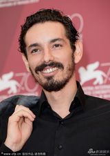 组图：《屋顶》发布会 女星梅里姆露齿笑抢镜