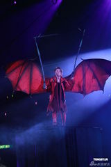 组图：郑伊健开唱秀肌肉与女模热舞 蒙嘉慧现身支持