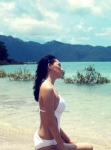 组图：莫小棋《费加罗》写真秀曼妙曲线