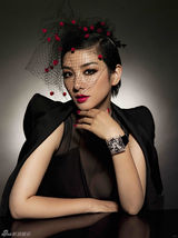 组图：黄奕魅惑大片 半裸猛男簇拥尽显女神范儿