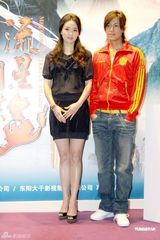 幻灯图集：陈楚河运动装亮相 王艳一改往日温婉形象