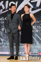 组图：《神的礼物》发布 人妻李宝英挑战演人母