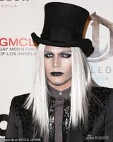 组图：亚当兰伯特变白发吸血鬼 真人秀明星血腥抢镜