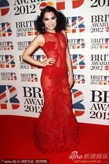 组图：Jessie J透视裙极尽诱惑 登台为火星哥颁奖