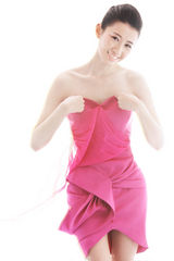 幻灯图：吕夏写真姹紫嫣红 颠覆《生死线》形象