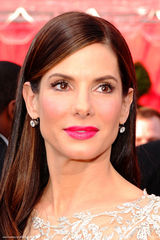 高清组图：奥斯卡红毯 桑德拉-布洛克红唇明艳动人