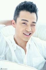 组图：孟瑞写真显清新 气质干净笑容暖人