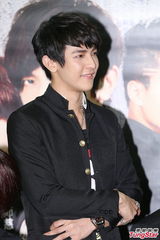 组图：汪东城当人体模特 模仿蒙娜丽莎惟妙惟肖