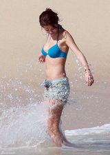 高清组图：贾斯汀和女友赛琳娜海滩激吻照曝光