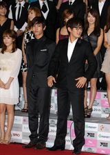 高清图：SM家族演唱会发布会 艺人全员出席