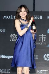 幻灯图：侯佩岑优雅捧场《欲望2》 天心称自己像凯莉