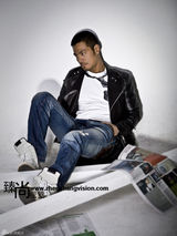 幻灯图：邵兵登封面 敞心扉：岁月如刀我如盾