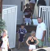 组图：贝克汉姆度假秀纹身 好好妈妈辣妹秀半球 