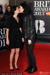 组图：2013全英音乐奖女星红毯竞艳