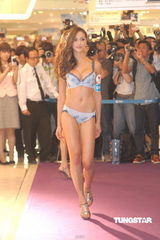 高清图：jessica与男友分手恢复单身 仍感到伤心