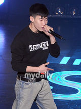 组图：原2PM成员朴宰范参加活动 大秀精彩街舞