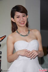 组图：郭书瑶白裙秀E奶 盼男友成超级英雄