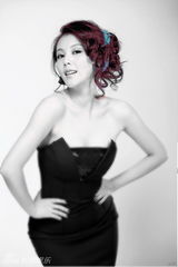 幻灯图：刘雨鑫全新写真 展现多变气质