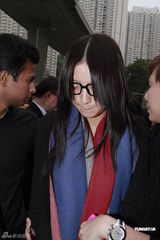 组图：陈嘉桓赴警署报案 正咨询内地法律意见