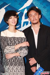 组图：杨采妮《圣诞玫瑰》首映 郭富城耍宝