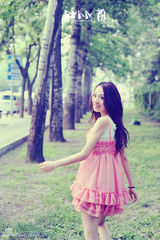 幻灯图：卢倩文花样青春纯情写真 演奏岁月之歌