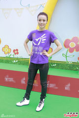 组图：容祖儿不介意情侣档拍片 自认是票房毒药