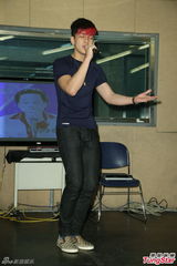 组图：宝弟变青蛙王子 将与高凌风隔世对唱