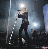 组图：方大同巡演香港开唱 薛凯琪当嘉宾