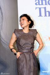 组图：蔡健雅三月开唱那英站台 两人台上跳舞